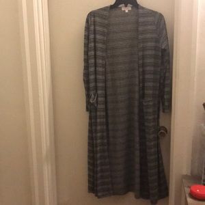 Small LuLaRoe Sarah gray striped